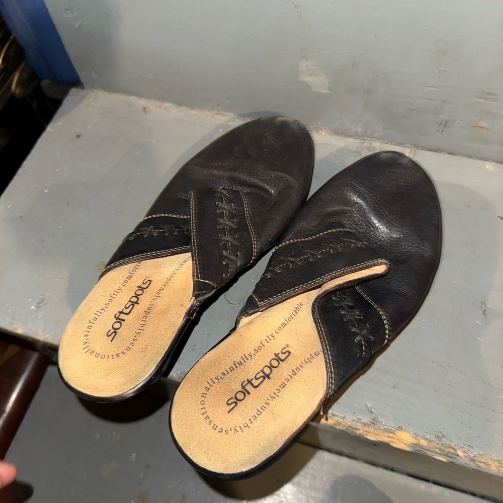 8.5 extra wide  clogs soft spot black